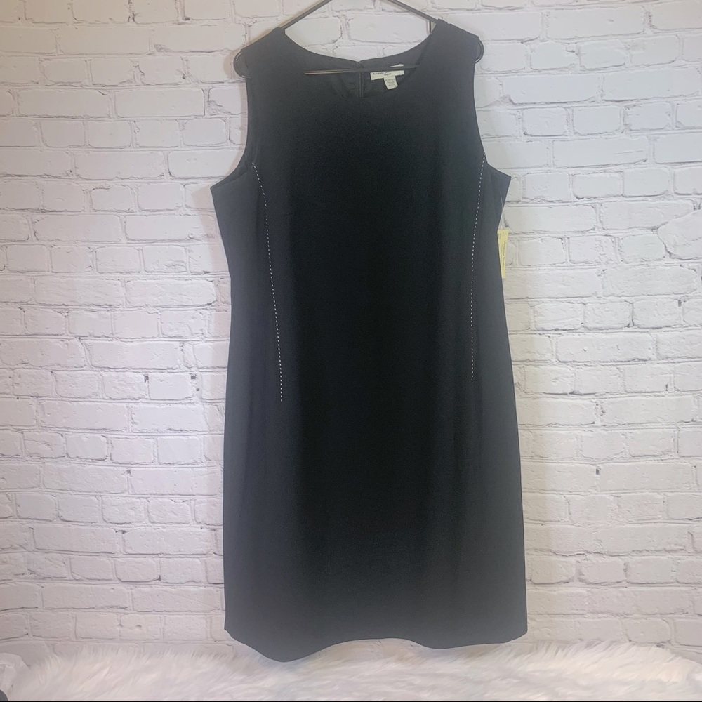 NWT Amanda Smith Woman Black Shift Dress with Slimming White Stitching Size 18